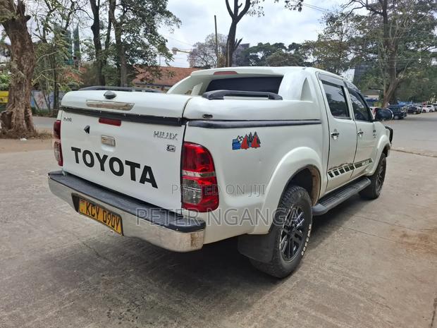 Toyota Hilux 3.0 D-4D 4x4 2013 Off white