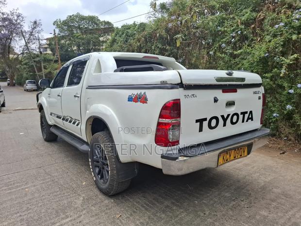 Toyota Hilux 3.0 D-4D 4x4 2013 Off white
