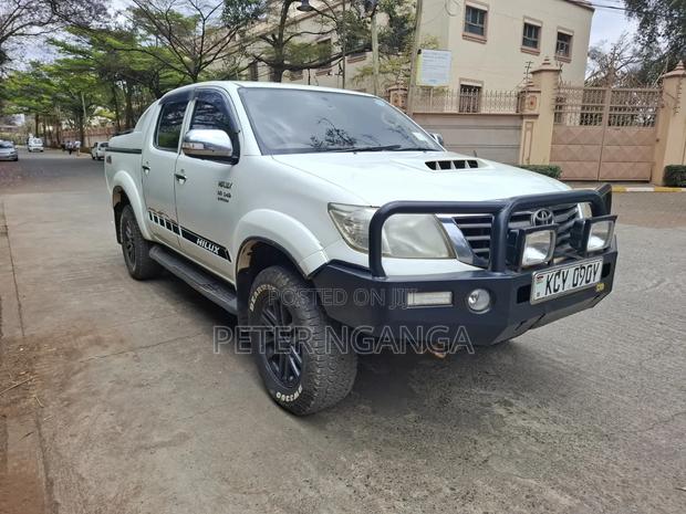 Toyota Hilux 3.0 D-4D 4x4 2013 Off white