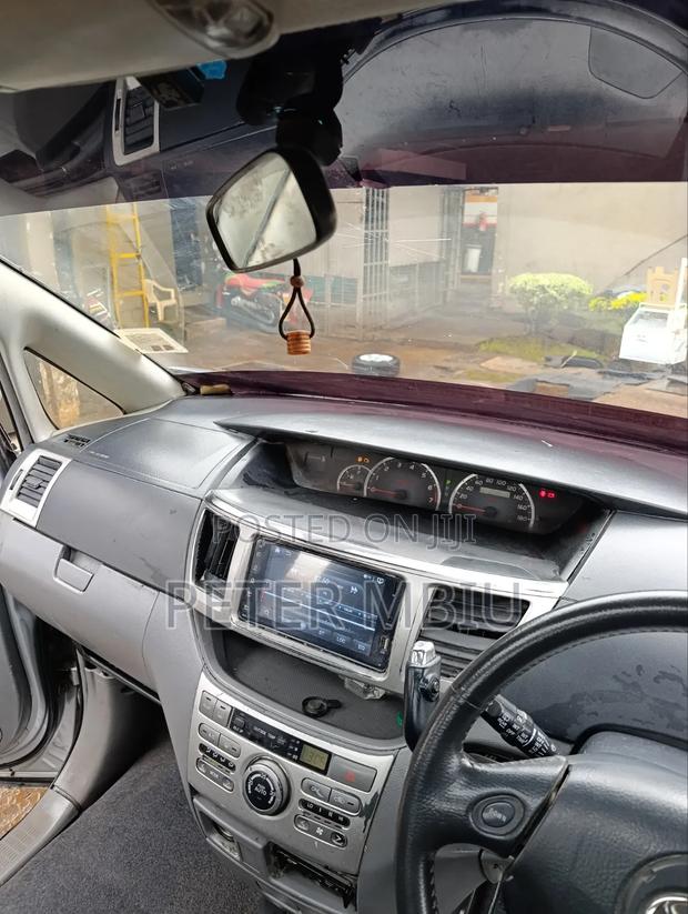 Toyota Voxy 2007 Silver