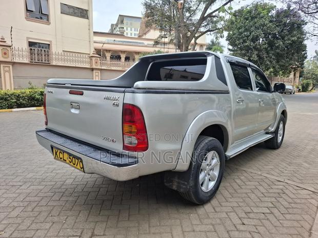Toyota Hilux 2.5 D-4D SRX 2010 Gray