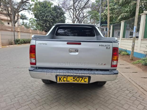 Toyota Hilux 2.5 D-4D SRX 2010 Gray