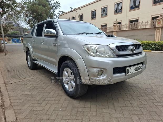 Toyota Hilux 2.5 D-4D SRX 2010 Gray