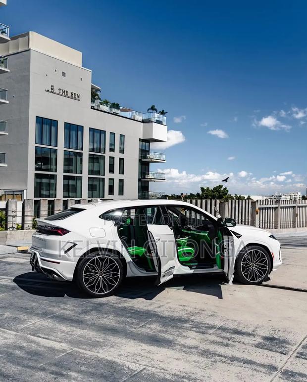 Lamborghini Urus 2022 White