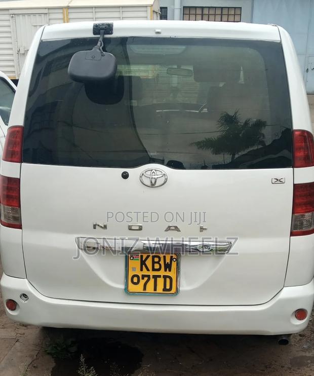 Toyota Noah 2006 White
