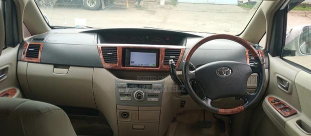 Toyota Noah 2006 White