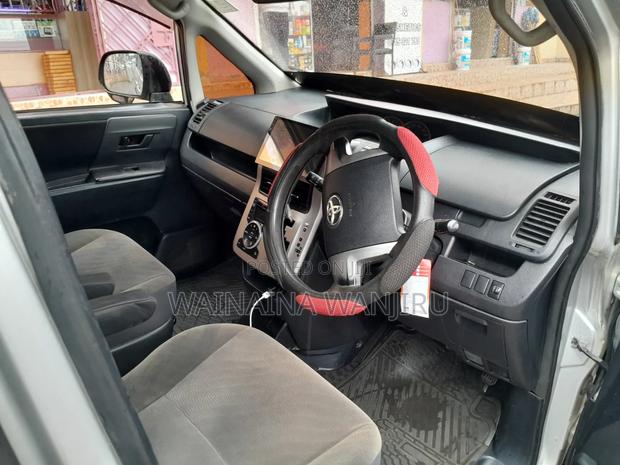 Toyota Noah 2012 Silver
