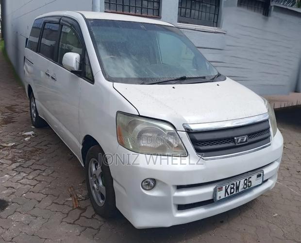 Toyota Noah 2006 White