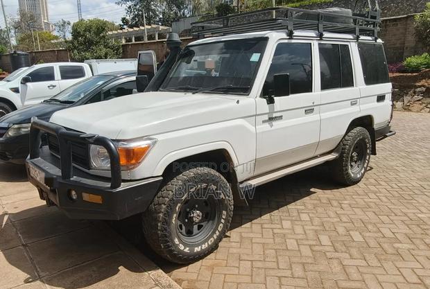 Toyota Land Cruiser 2011 White
