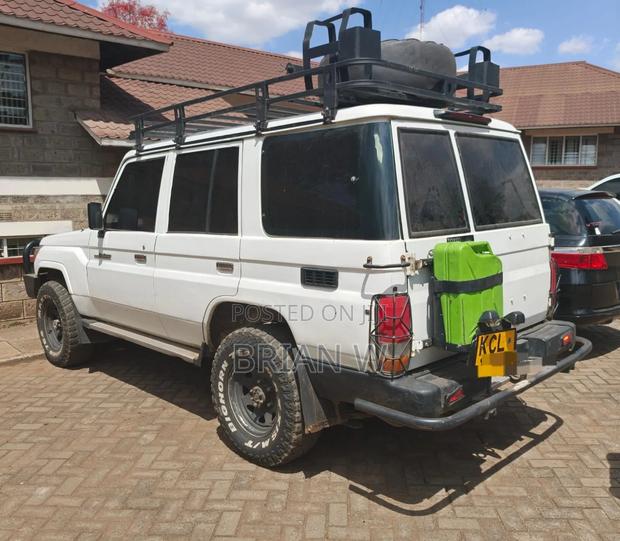 Toyota Land Cruiser 2011 White