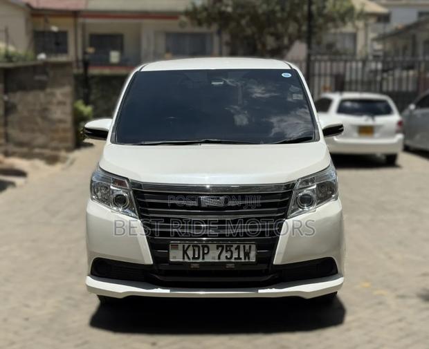 Toyota Noah 2.0 FWD (7 Seater) 2017 Pearl