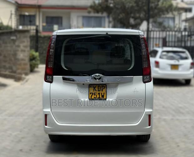 Toyota Noah 2.0 FWD (7 Seater) 2017 Pearl