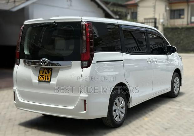 Toyota Noah 2.0 FWD (7 Seater) 2017 Pearl