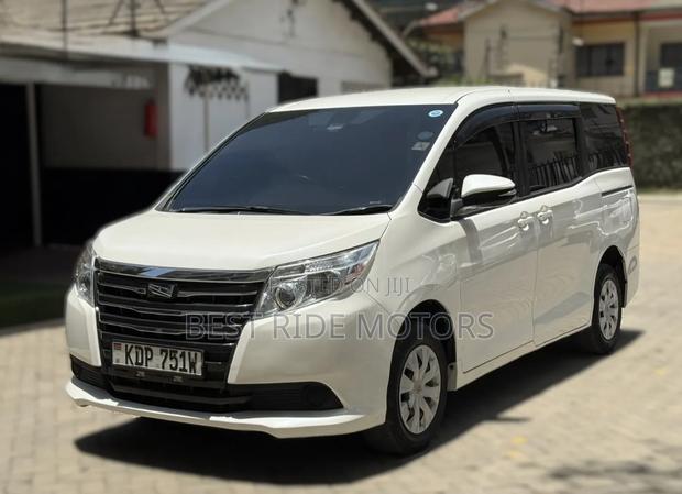 Toyota Noah 2.0 FWD (7 Seater) 2017 Pearl