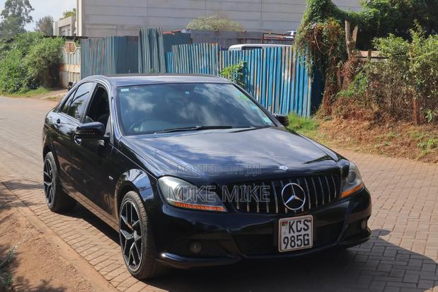 Mercedes-Benz C200 2011 Black