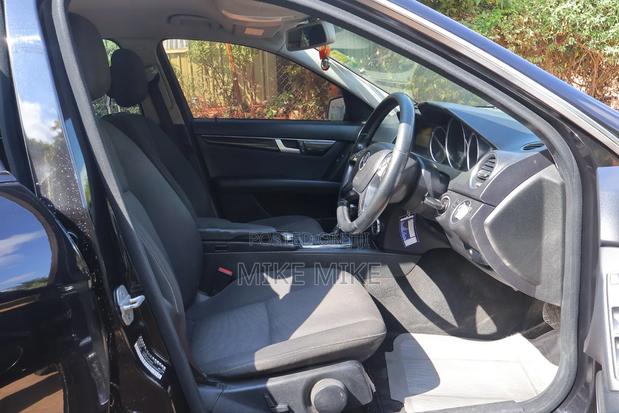 Mercedes-Benz C200 2011 Black