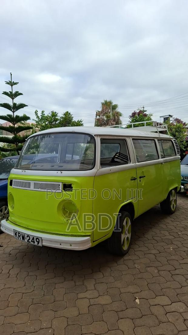 Volkswagen Kombi 1975 White