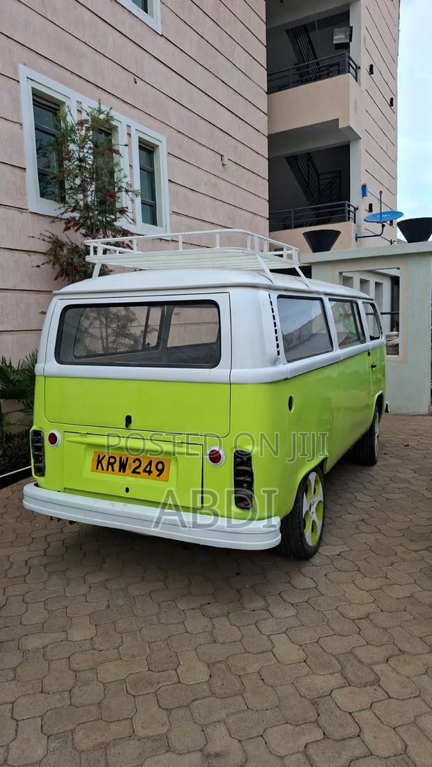 Volkswagen Kombi 1975 White