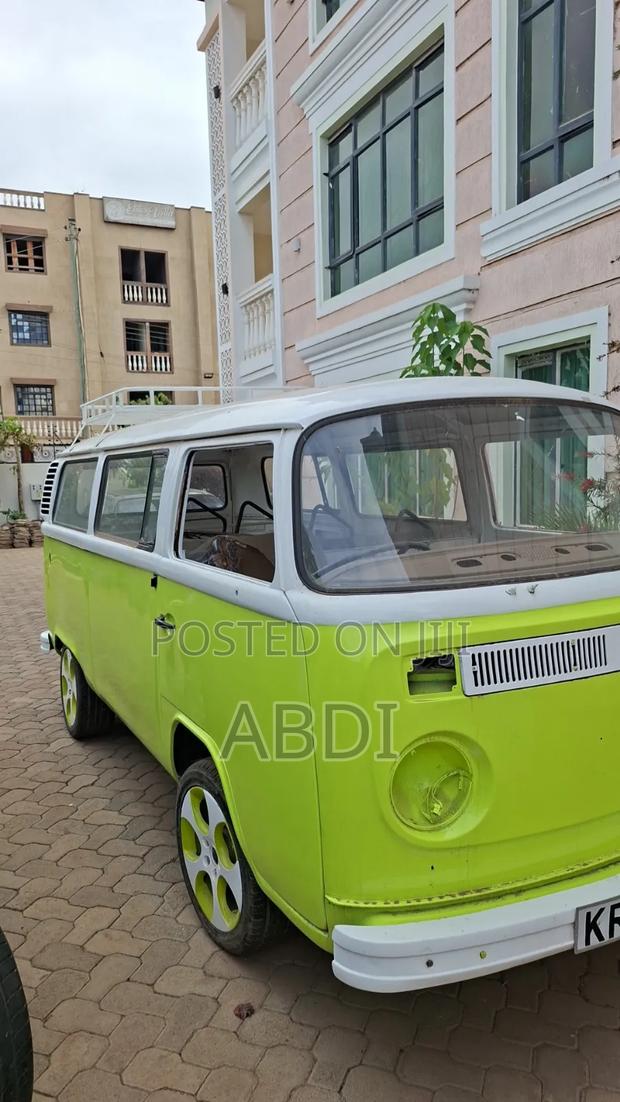 Volkswagen Kombi 1975 White