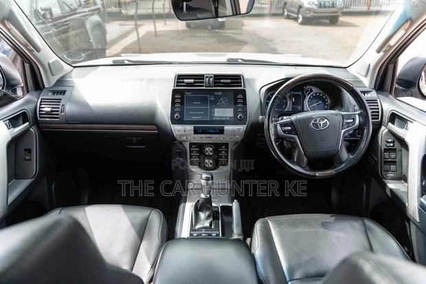 Toyota Land Cruiser Prado 2.8 2023 Silver