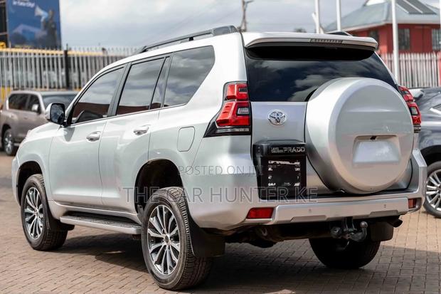 Toyota Land Cruiser Prado 2.8 2023 Silver