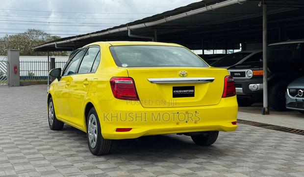 Toyota Corolla 2019 Yellow