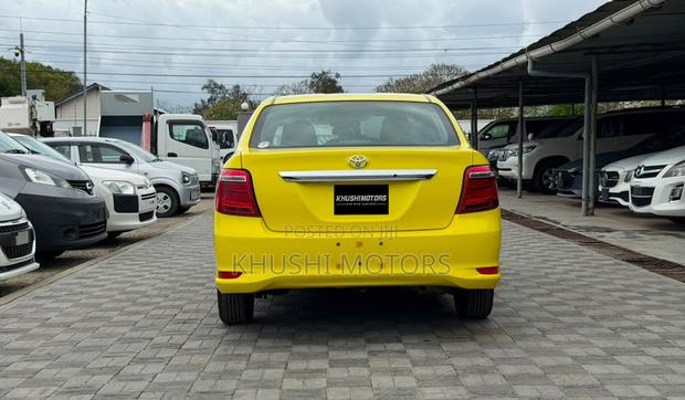 Toyota Corolla 2019 Yellow