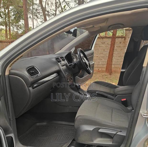 Volkswagen Golf 2011 Silver