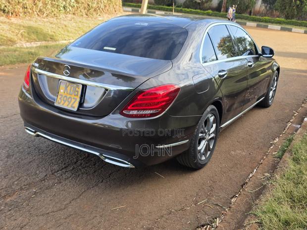 Mercedes-Benz C200 2014 Brown