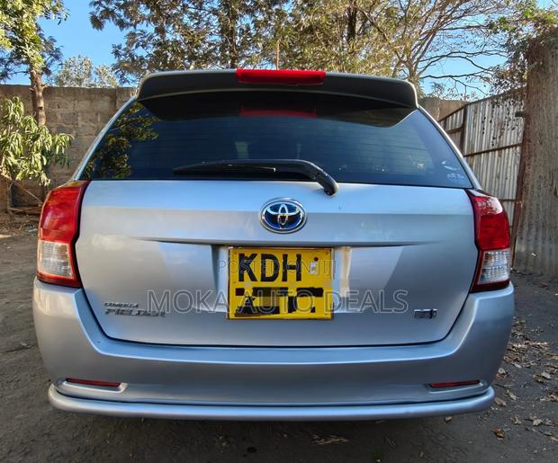 Toyota Corolla Fielder 1.5 Hybrid FWD 2015 Silver
