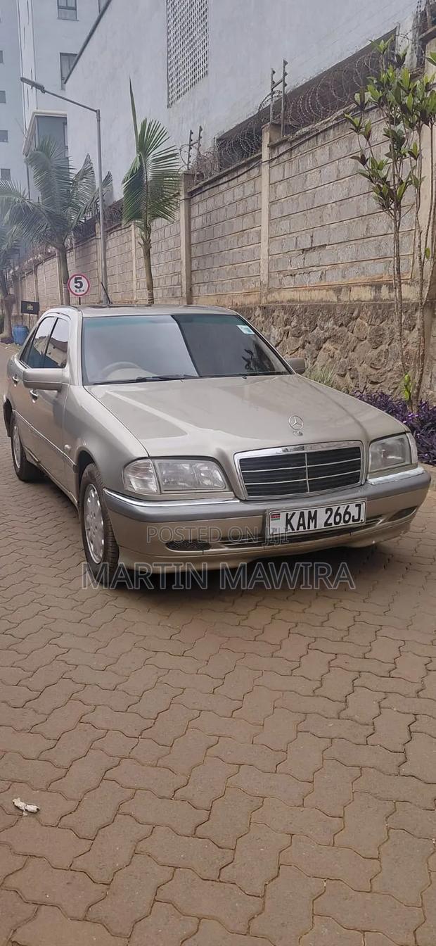 Mercedes-Benz C200 2000 Gold