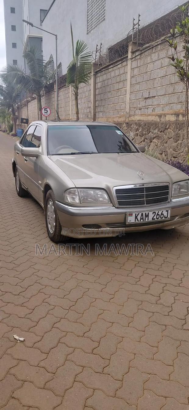Mercedes-Benz C200 2000 Gold