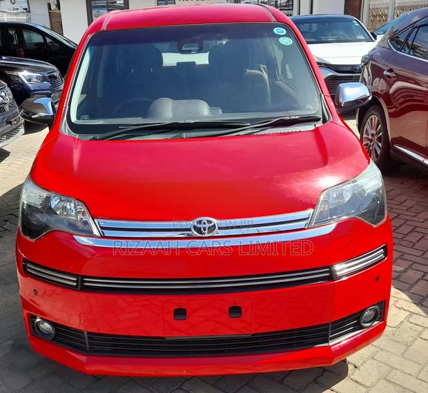 Toyota Spade 1.5 2019 Red