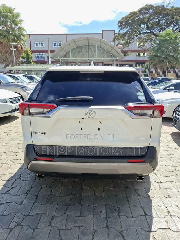 Toyota RAV4 2019 White