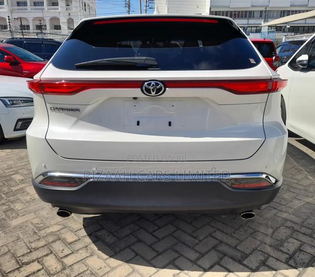 Toyota Harrier 2.0 2021 White