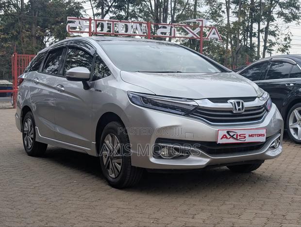 Honda Fit Shuttle 1.5 Hybrid 2WD 2016 Silver