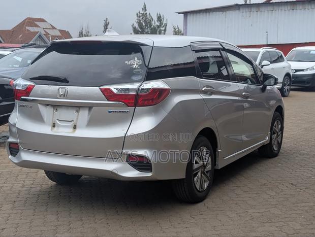 Honda Fit Shuttle 1.5 Hybrid 2WD 2016 Silver