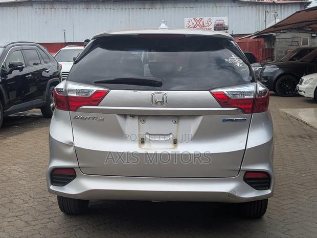 Honda Fit Shuttle 1.5 Hybrid 2WD 2016 Silver