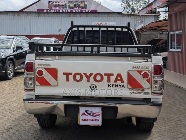 Toyota Hilux SR5 2015 White