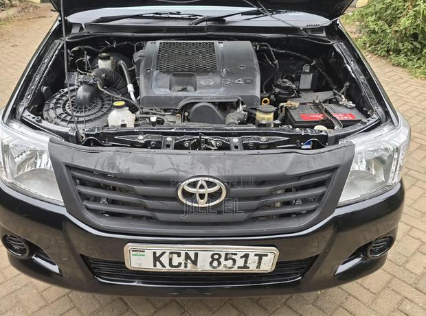 Toyota Hilux 2010 Black