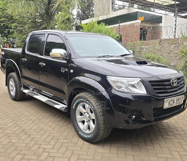 Toyota Hilux 2010 Black