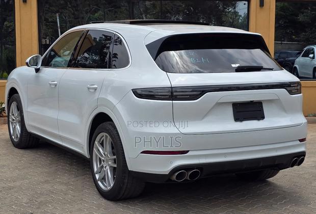 Porsche Cayenne S AWD 2019 White