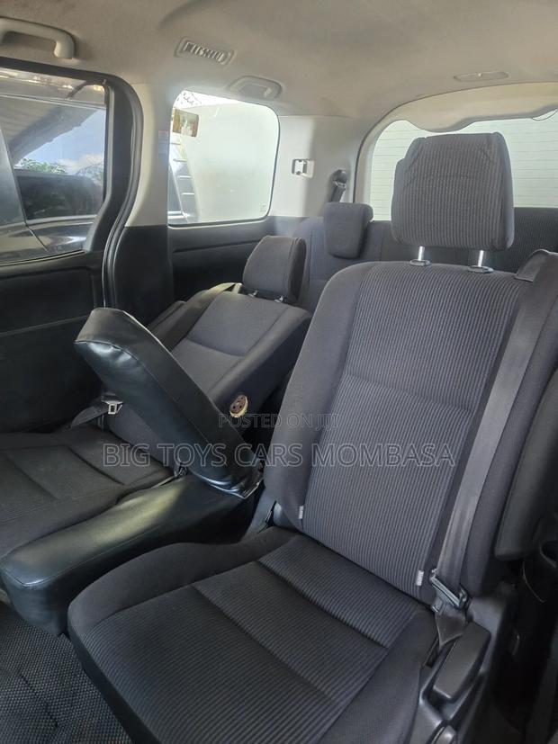 Toyota Noah 2019 Silver