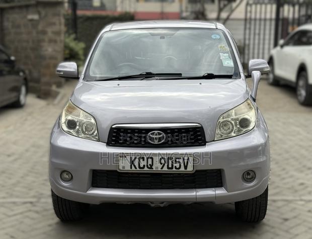 Toyota Rush 2011 Silver