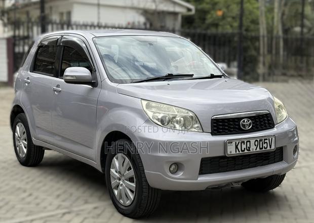 Toyota Rush 2011 Silver