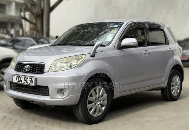 Toyota Rush 2011 Silver
