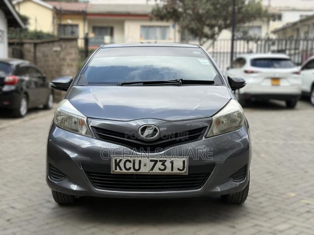 Toyota Vitz 2013 Gray