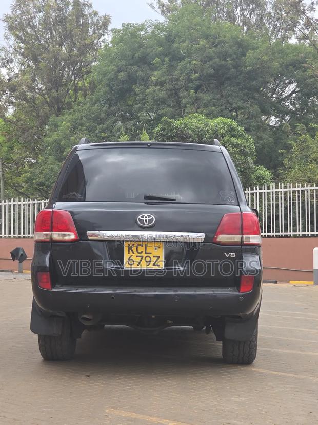 Toyota Land Cruiser 2010 Black
