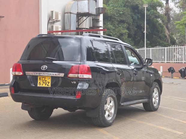 Toyota Land Cruiser 2010 Black