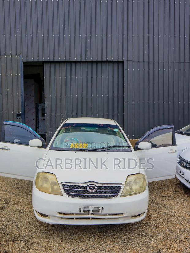 Toyota Corolla 2000 White